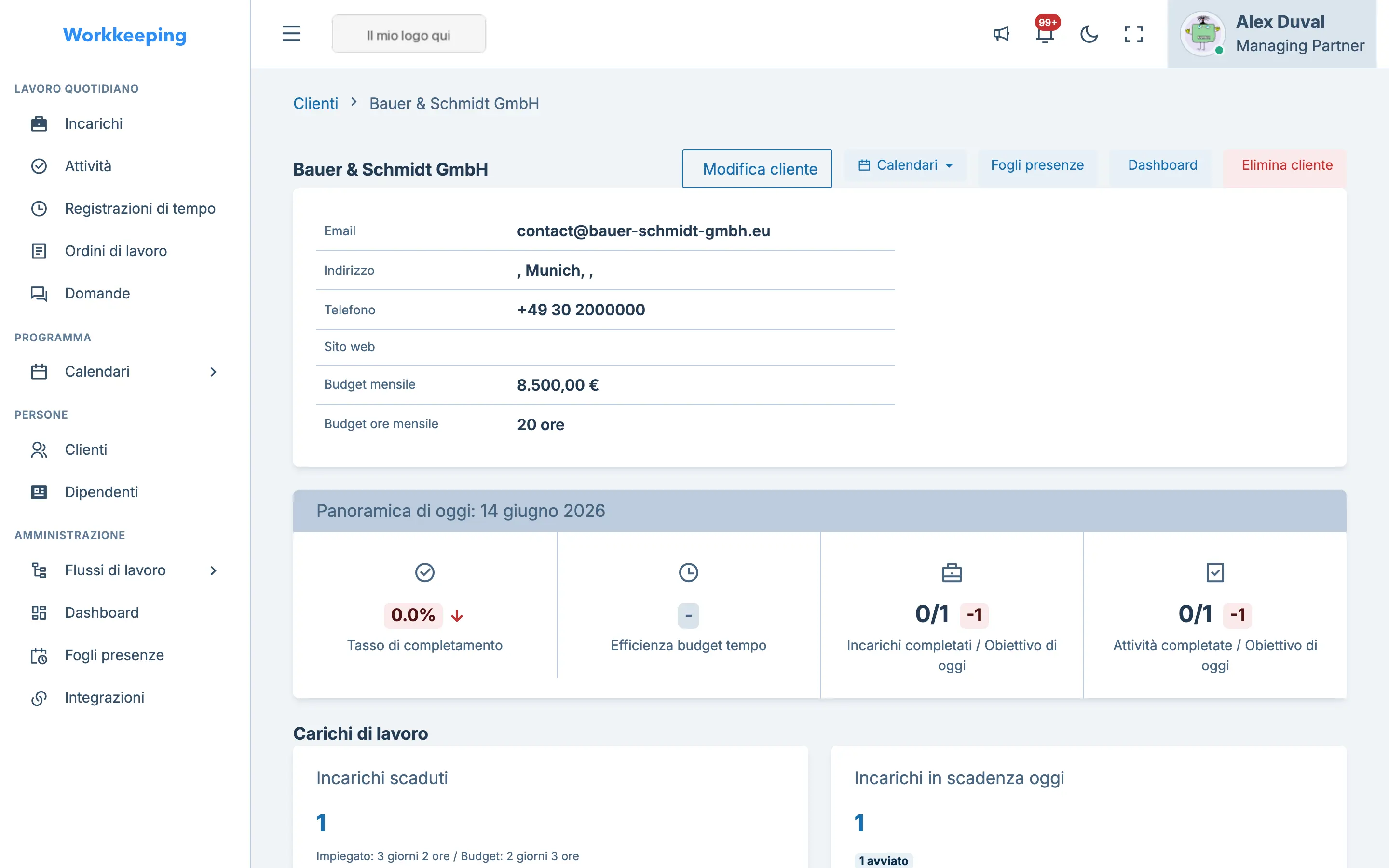 Pagina di dettaglio del cliente con contatti, lavori e cronologia delle attività