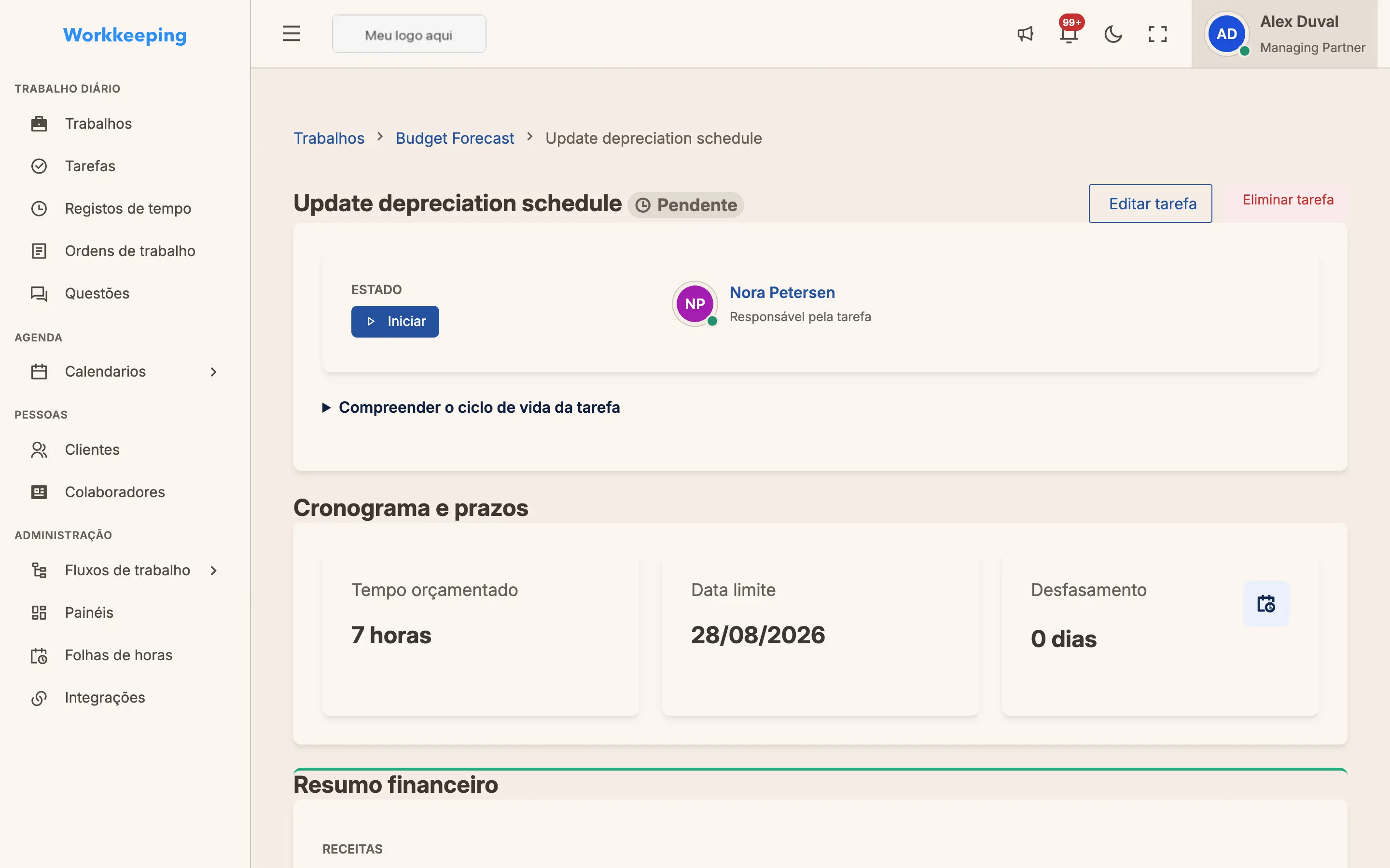 Detalhe da tarefa com registo de tempo, comentários e estado